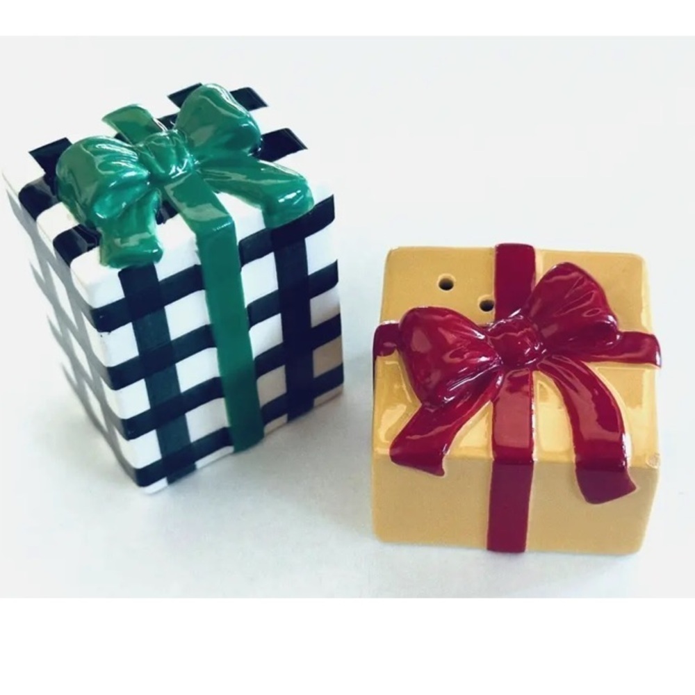 Hallmark Holiday Gifts Salt & Pepper Shakers